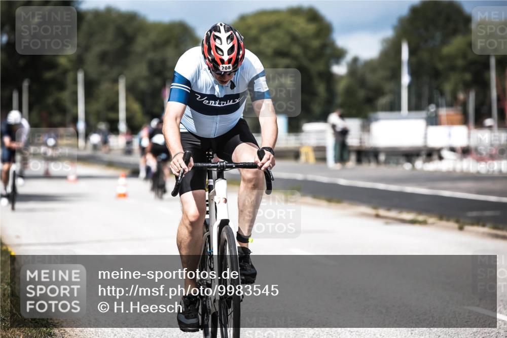16.08.2026 - KN Förde Triathlon 2026 H.Heesch http://msf.ph/oto/9983545 16.08.2026 12:54:47 Radfahren 532, 566, 708 meine-sportfotos.de