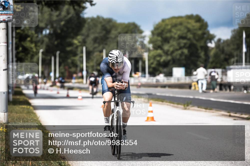16.08.2026 - KN Förde Triathlon 2026 H.Heesch http://msf.ph/oto/9983554 16.08.2026 12:54:50 Radfahren 532, 566, 708 meine-sportfotos.de