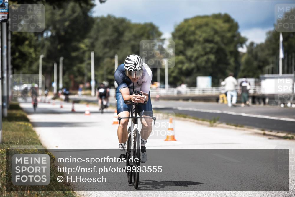 16.08.2026 - KN Förde Triathlon 2026 H.Heesch http://msf.ph/oto/9983555 16.08.2026 12:54:50 Radfahren 532, 566, 708 meine-sportfotos.de