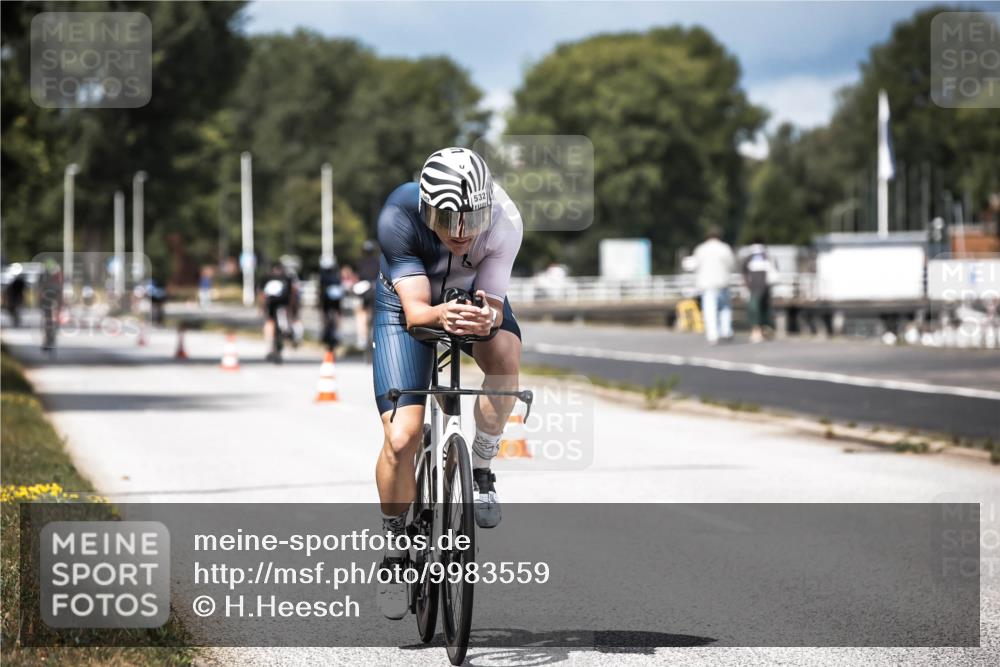 16.08.2026 - KN Förde Triathlon 2026 H.Heesch http://msf.ph/oto/9983559 16.08.2026 12:54:50 Radfahren 532, 566, 708 meine-sportfotos.de