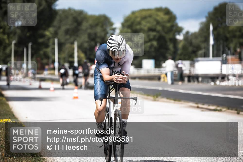 16.08.2026 - KN Förde Triathlon 2026 H.Heesch http://msf.ph/oto/9983561 16.08.2026 12:54:50 Radfahren 532, 566, 708 meine-sportfotos.de