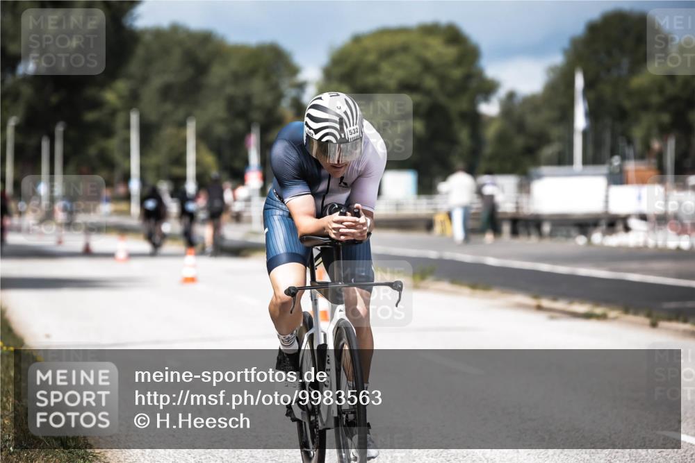 16.08.2026 - KN Förde Triathlon 2026 H.Heesch http://msf.ph/oto/9983563 16.08.2026 12:54:50 Radfahren 532, 566, 708 meine-sportfotos.de