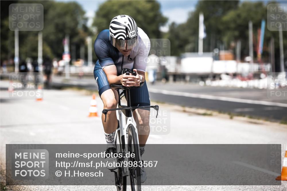 16.08.2026 - KN Förde Triathlon 2026 H.Heesch http://msf.ph/oto/9983567 16.08.2026 12:54:50 Radfahren 532, 566, 708 meine-sportfotos.de