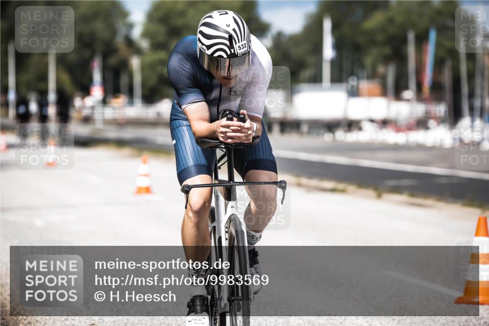 16.08.2026 - KN Förde Triathlon 2026 H.Heesch http://msf.ph/oto/9983569 16.08.2026 12:54:50 Radfahren 532, 566, 708 meine-sportfotos.de