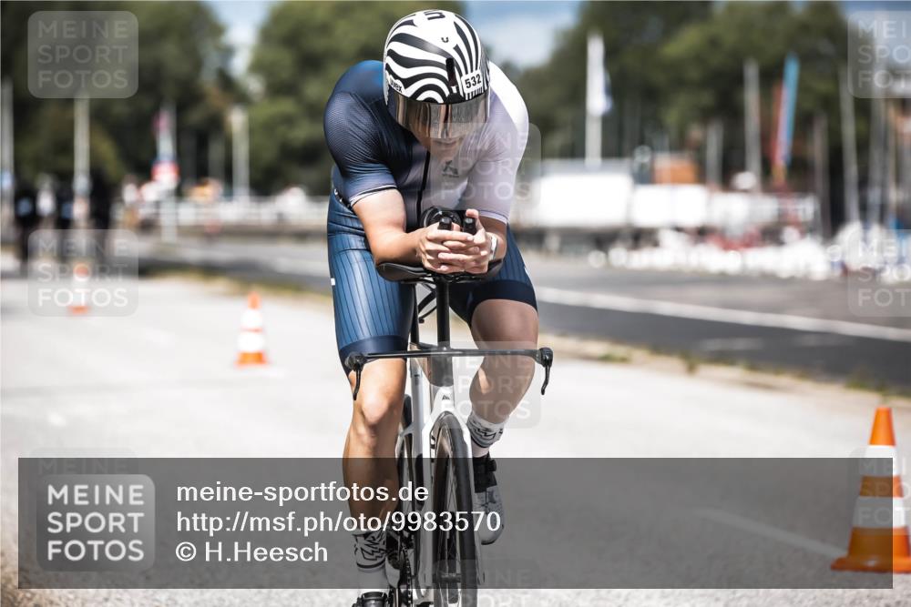 16.08.2026 - KN Förde Triathlon 2026 H.Heesch http://msf.ph/oto/9983570 16.08.2026 12:54:50 Radfahren 532, 566, 708 meine-sportfotos.de