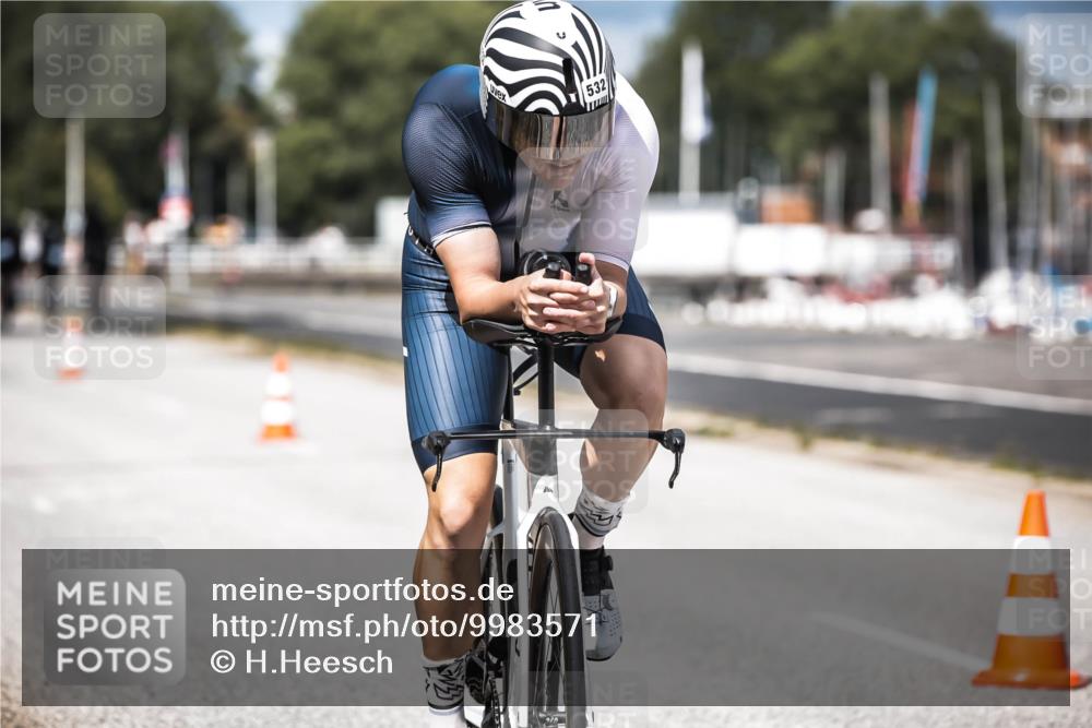 16.08.2026 - KN Förde Triathlon 2026 H.Heesch http://msf.ph/oto/9983571 16.08.2026 12:54:50 Radfahren 532, 566, 708 meine-sportfotos.de