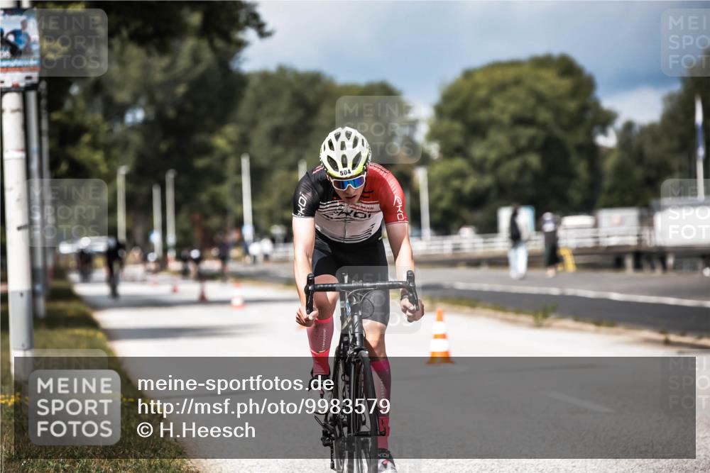 16.08.2026 - KN Förde Triathlon 2026 H.Heesch http://msf.ph/oto/9983579 16.08.2026 12:54:57 Radfahren 504, 565, 721 meine-sportfotos.de