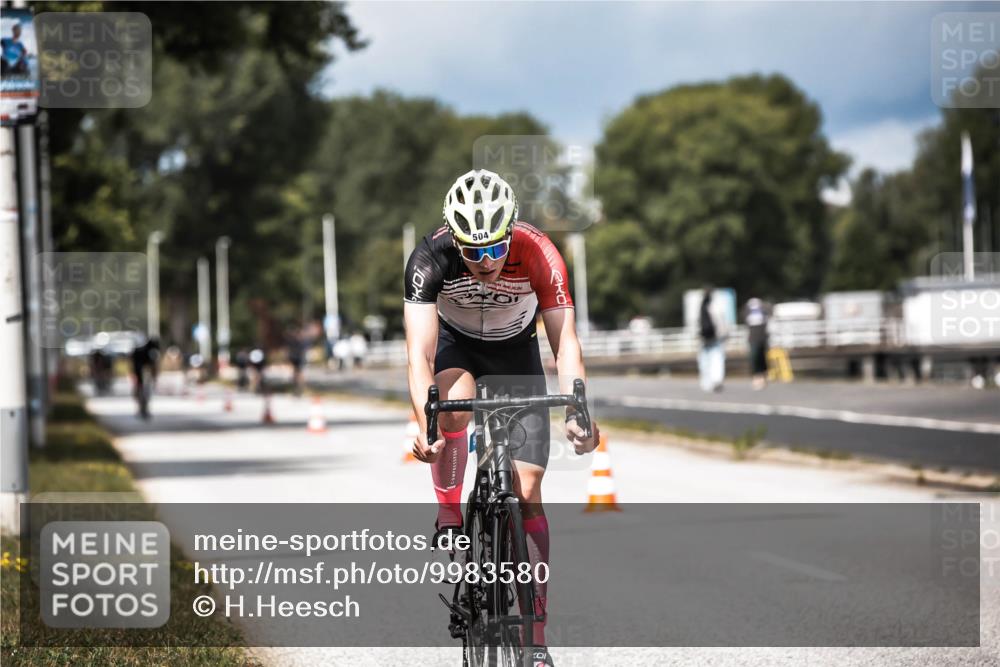 16.08.2026 - KN Förde Triathlon 2026 H.Heesch http://msf.ph/oto/9983580 16.08.2026 12:54:57 Radfahren 504, 565, 721 meine-sportfotos.de