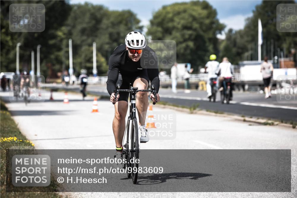 16.08.2026 - KN Förde Triathlon 2026 H.Heesch http://msf.ph/oto/9983609 16.08.2026 12:55:05 Radfahren 196, 523, 555, 586, 721 meine-sportfotos.de