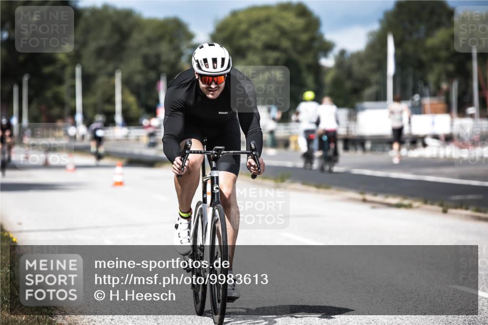 16.08.2026 - KN Förde Triathlon 2026 H.Heesch http://msf.ph/oto/9983613 16.08.2026 12:55:06 Radfahren 196, 523, 555, 586, 733 meine-sportfotos.de