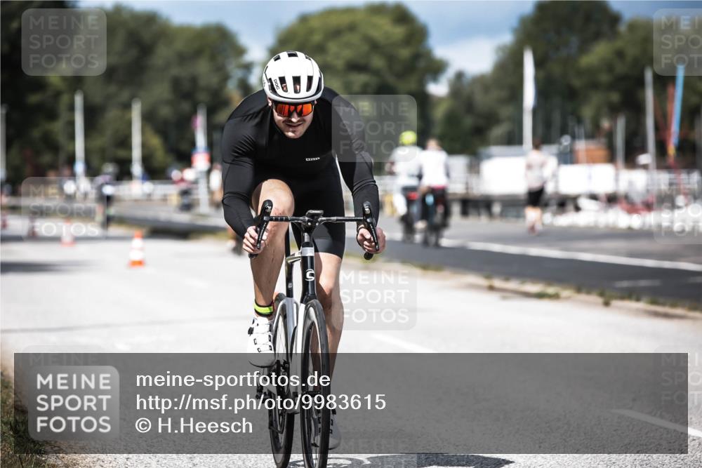 16.08.2026 - KN Förde Triathlon 2026 H.Heesch http://msf.ph/oto/9983615 16.08.2026 12:55:06 Radfahren 196, 523, 555, 586, 733 meine-sportfotos.de