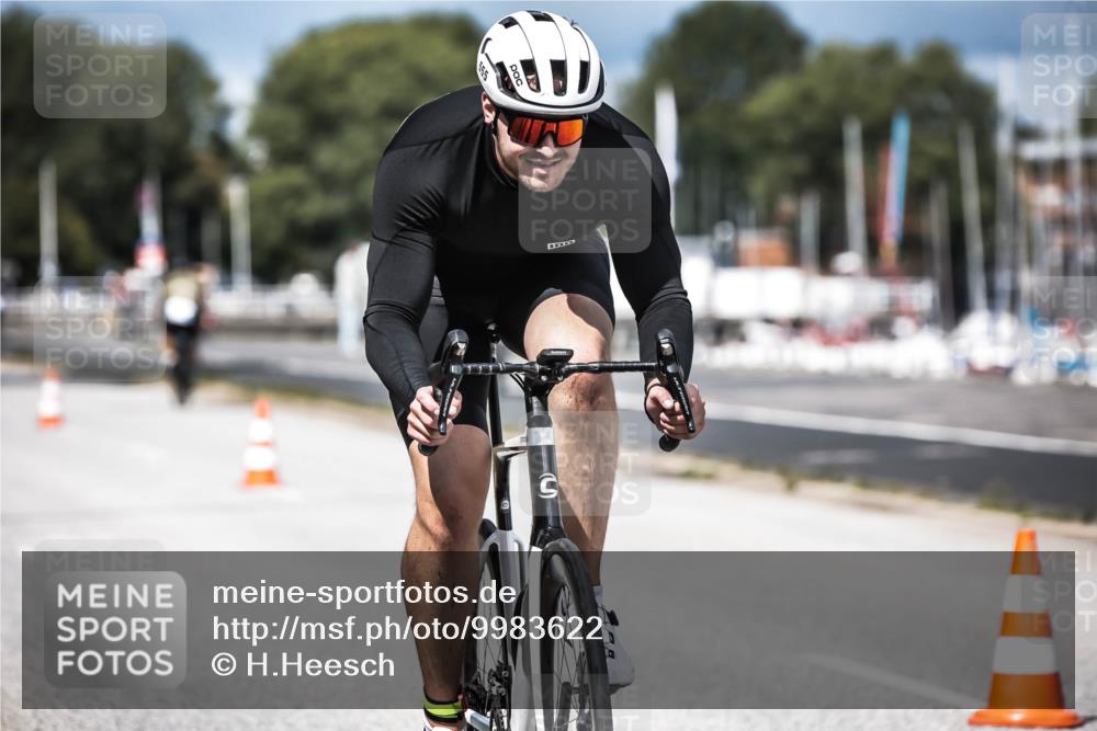 16.08.2026 - KN Förde Triathlon 2026 H.Heesch http://msf.ph/oto/9983622 16.08.2026 12:55:06 Radfahren 196, 523, 555, 586, 733 meine-sportfotos.de