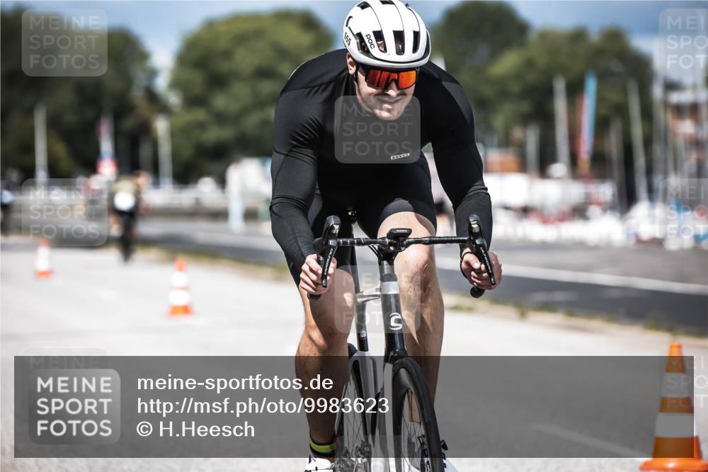 16.08.2026 - KN Förde Triathlon 2026 H.Heesch http://msf.ph/oto/9983623 16.08.2026 12:55:06 Radfahren 196, 523, 555, 586, 733 meine-sportfotos.de