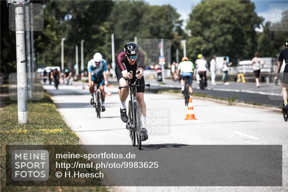 16.08.2026 - KN Förde Triathlon 2026 H.Heesch http://msf.ph/oto/9983625 16.08.2026 12:55:10 Radfahren 523, 705, 733 meine-sportfotos.de