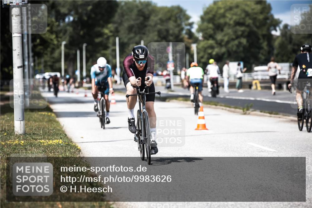 16.08.2026 - KN Förde Triathlon 2026 H.Heesch http://msf.ph/oto/9983626 16.08.2026 12:55:10 Radfahren 523, 705, 733 meine-sportfotos.de