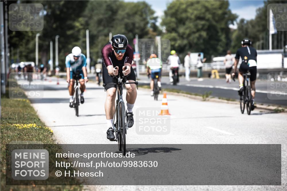 16.08.2026 - KN Förde Triathlon 2026 H.Heesch http://msf.ph/oto/9983630 16.08.2026 12:55:10 Radfahren 523, 705, 733 meine-sportfotos.de