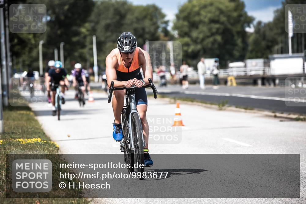 16.08.2026 - KN Förde Triathlon 2026 H.Heesch http://msf.ph/oto/9983677 16.08.2026 12:55:20 Radfahren 502, 514, 572, 587, 711 meine-sportfotos.de