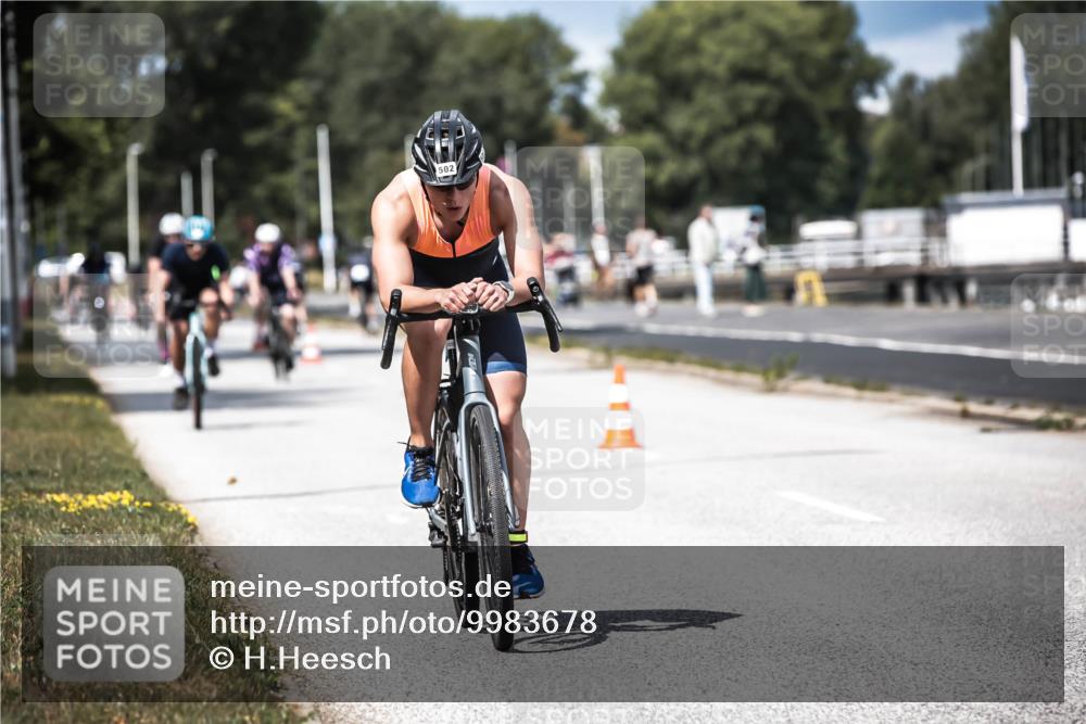 16.08.2026 - KN Förde Triathlon 2026 H.Heesch http://msf.ph/oto/9983678 16.08.2026 12:55:20 Radfahren 502, 514, 572, 587, 711 meine-sportfotos.de