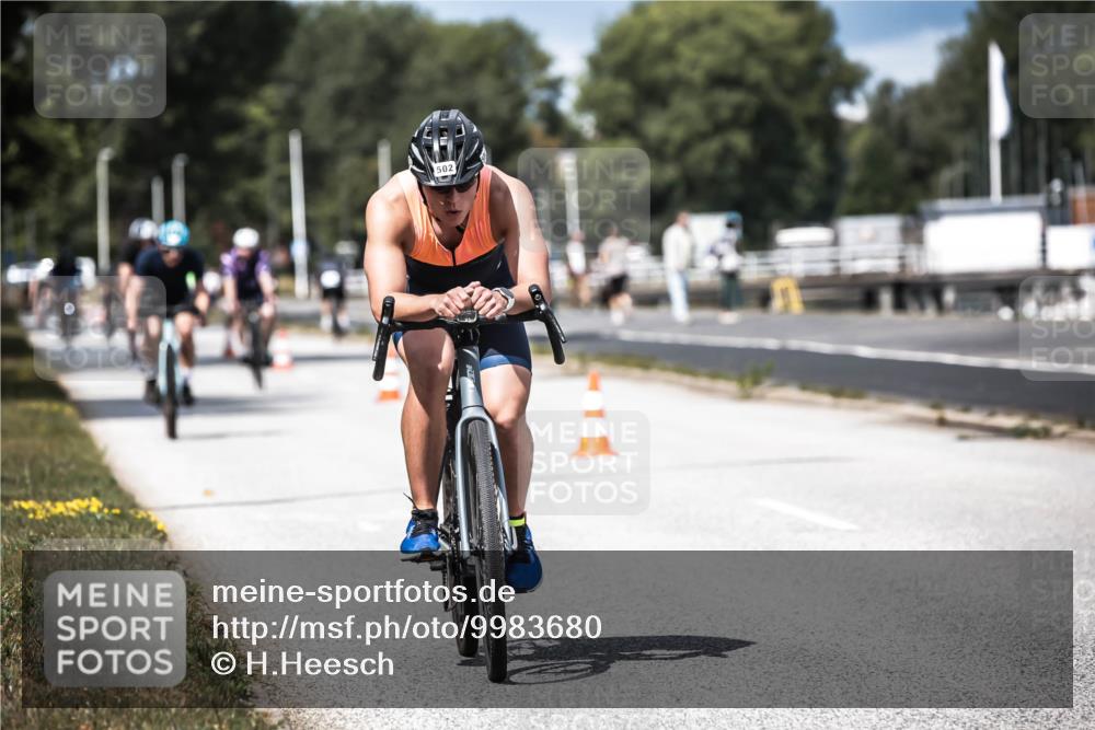 16.08.2026 - KN Förde Triathlon 2026 H.Heesch http://msf.ph/oto/9983680 16.08.2026 12:55:20 Radfahren 502, 514, 572, 587, 711 meine-sportfotos.de