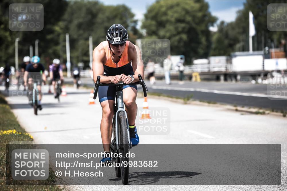 16.08.2026 - KN Förde Triathlon 2026 H.Heesch http://msf.ph/oto/9983682 16.08.2026 12:55:20 Radfahren 502, 514, 572, 587, 711 meine-sportfotos.de