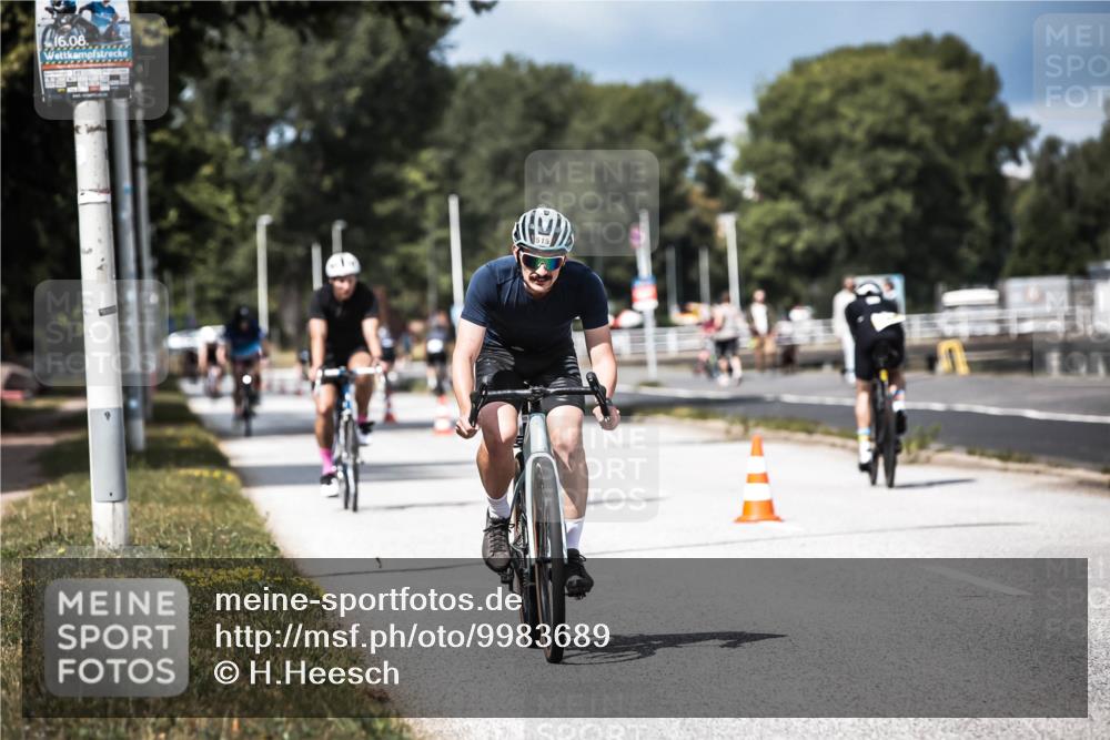 16.08.2026 - KN Förde Triathlon 2026 H.Heesch http://msf.ph/oto/9983689 16.08.2026 12:55:22 Radfahren 502, 514, 546, 572, 587 meine-sportfotos.de