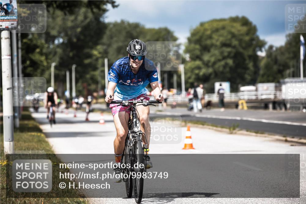 16.08.2026 - KN Förde Triathlon 2026 H.Heesch http://msf.ph/oto/9983749 16.08.2026 12:55:30 Radfahren 526, 580, 719, 720 meine-sportfotos.de