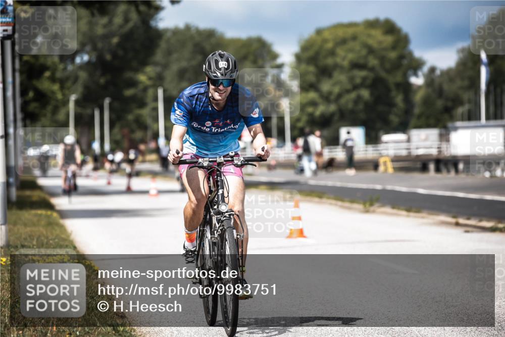 16.08.2026 - KN Förde Triathlon 2026 H.Heesch http://msf.ph/oto/9983751 16.08.2026 12:55:30 Radfahren 526, 580, 719, 720 meine-sportfotos.de