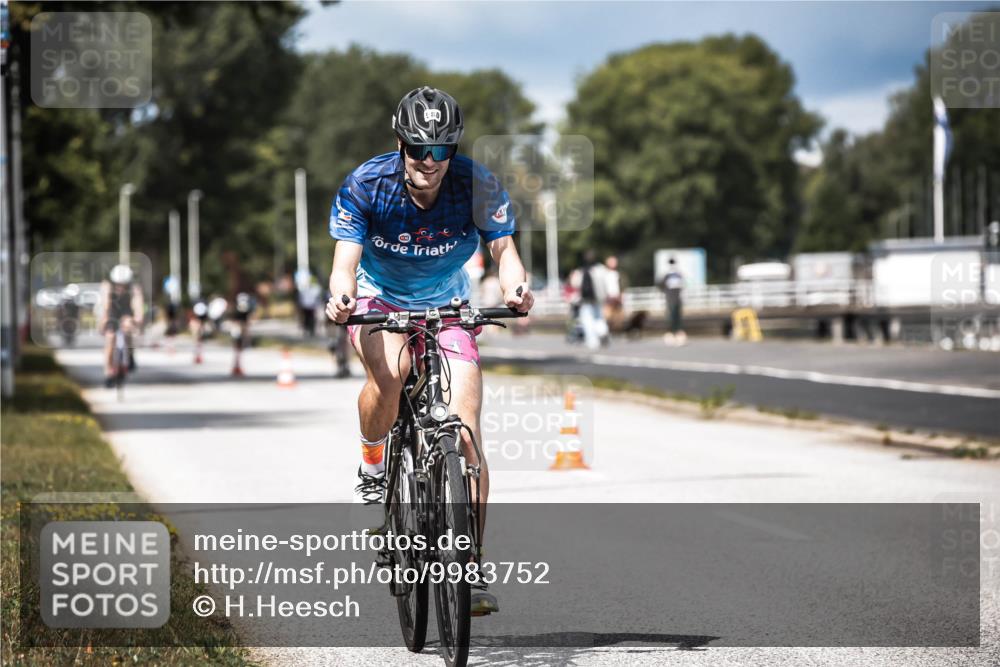 16.08.2026 - KN Förde Triathlon 2026 H.Heesch http://msf.ph/oto/9983752 16.08.2026 12:55:30 Radfahren 526, 580, 719, 720 meine-sportfotos.de