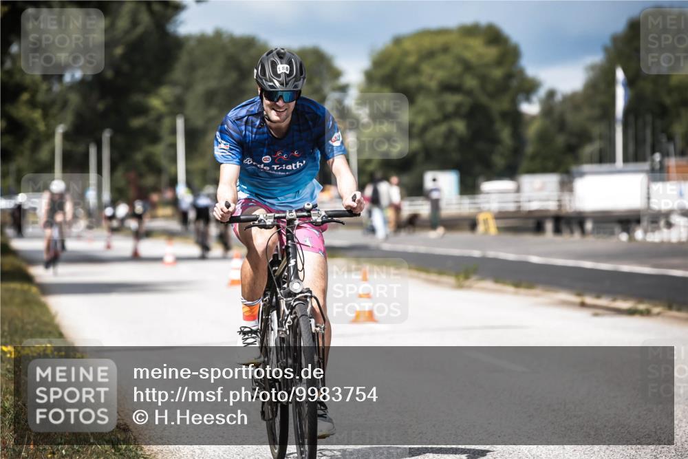 16.08.2026 - KN Förde Triathlon 2026 H.Heesch http://msf.ph/oto/9983754 16.08.2026 12:55:30 Radfahren 526, 580, 719, 720 meine-sportfotos.de