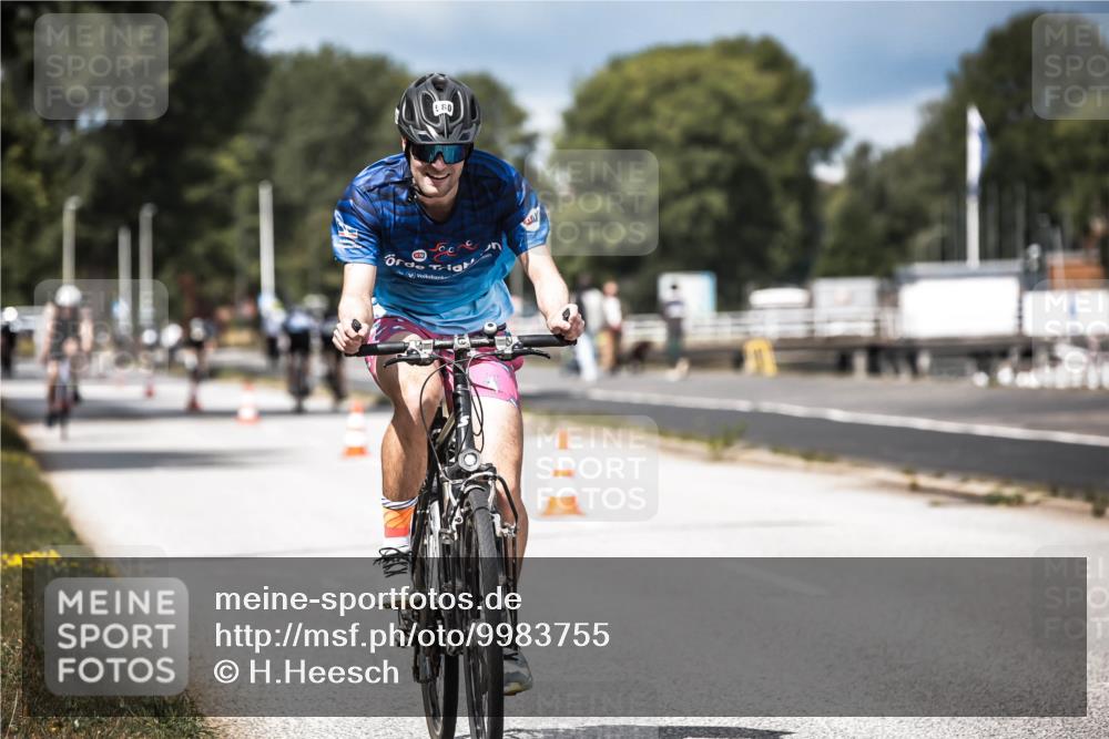 16.08.2026 - KN Förde Triathlon 2026 H.Heesch http://msf.ph/oto/9983755 16.08.2026 12:55:30 Radfahren 526, 580, 719, 720 meine-sportfotos.de