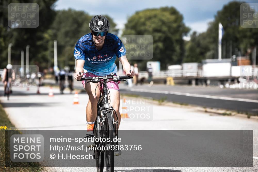 16.08.2026 - KN Förde Triathlon 2026 H.Heesch http://msf.ph/oto/9983756 16.08.2026 12:55:30 Radfahren 526, 580, 719, 720 meine-sportfotos.de