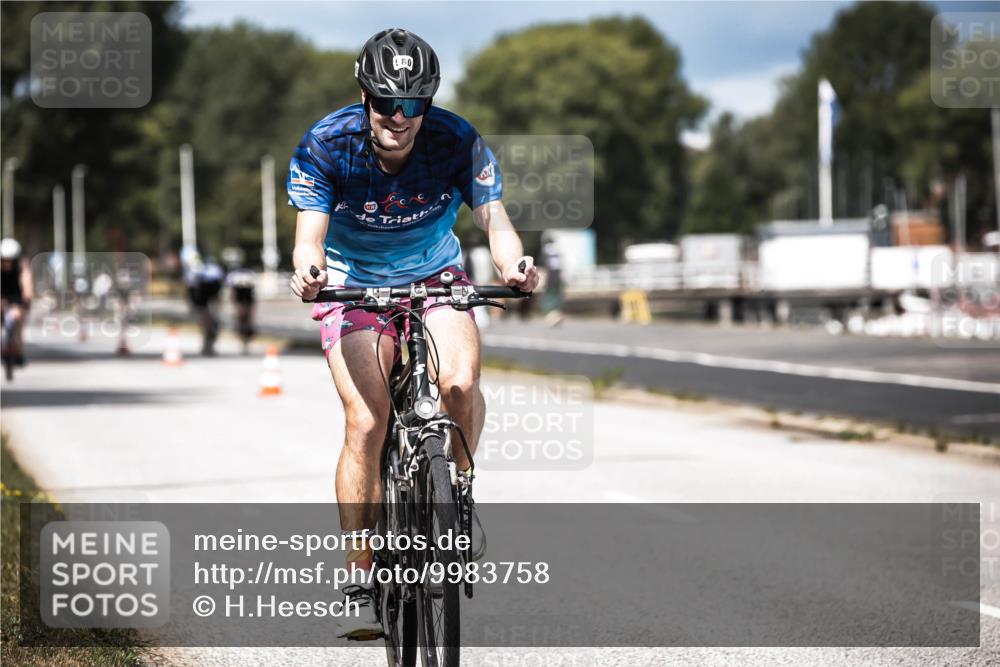 16.08.2026 - KN Förde Triathlon 2026 H.Heesch http://msf.ph/oto/9983758 16.08.2026 12:55:30 Radfahren 526, 580, 719, 720 meine-sportfotos.de