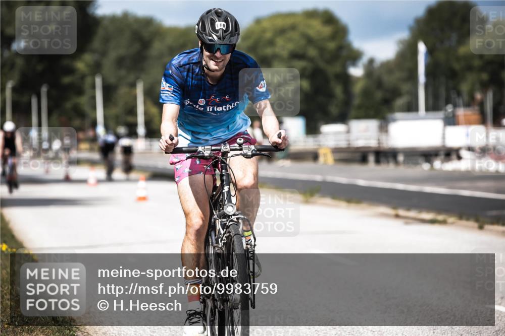 16.08.2026 - KN Förde Triathlon 2026 H.Heesch http://msf.ph/oto/9983759 16.08.2026 12:55:30 Radfahren 526, 580, 719, 720 meine-sportfotos.de
