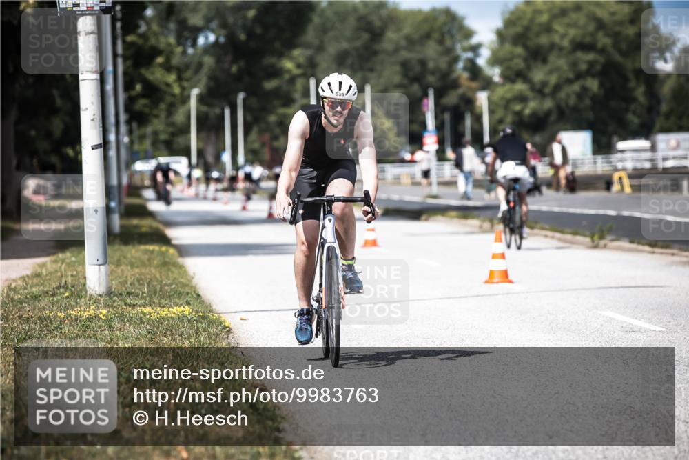 16.08.2026 - KN Förde Triathlon 2026 H.Heesch http://msf.ph/oto/9983763 16.08.2026 12:55:35 Radfahren 526, 535 meine-sportfotos.de
