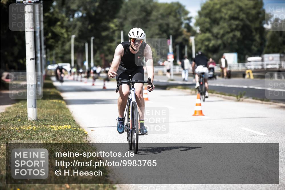 16.08.2026 - KN Förde Triathlon 2026 H.Heesch http://msf.ph/oto/9983765 16.08.2026 12:55:35 Radfahren 526, 535 meine-sportfotos.de