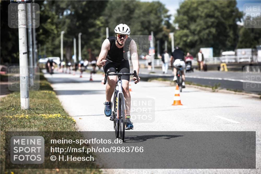 16.08.2026 - KN Förde Triathlon 2026 H.Heesch http://msf.ph/oto/9983766 16.08.2026 12:55:35 Radfahren 526, 535 meine-sportfotos.de