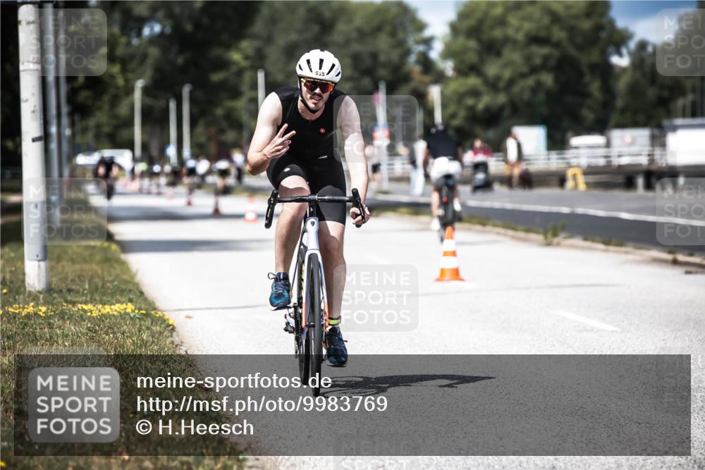 16.08.2026 - KN Förde Triathlon 2026 H.Heesch http://msf.ph/oto/9983769 16.08.2026 12:55:35 Radfahren 526, 535 meine-sportfotos.de