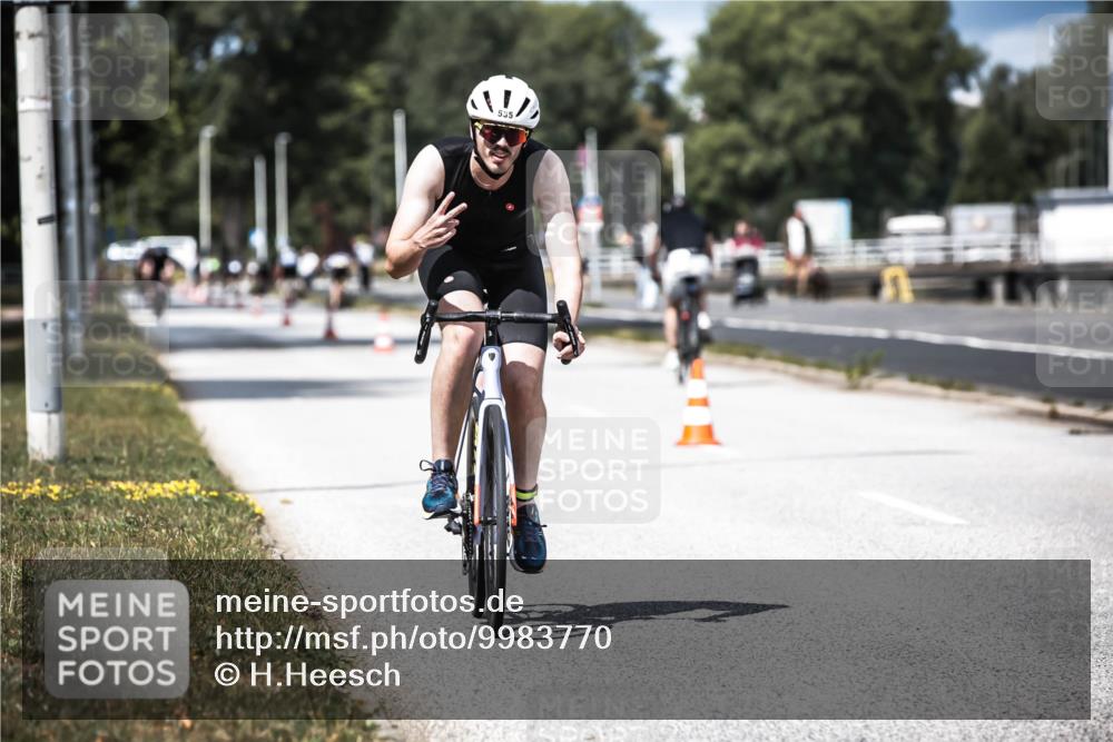 16.08.2026 - KN Förde Triathlon 2026 H.Heesch http://msf.ph/oto/9983770 16.08.2026 12:55:35 Radfahren 526, 535 meine-sportfotos.de