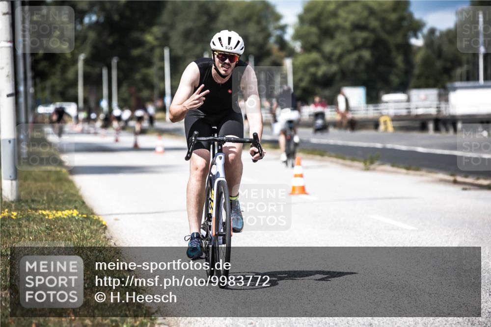 16.08.2026 - KN Förde Triathlon 2026 H.Heesch http://msf.ph/oto/9983772 16.08.2026 12:55:35 Radfahren 526, 535 meine-sportfotos.de