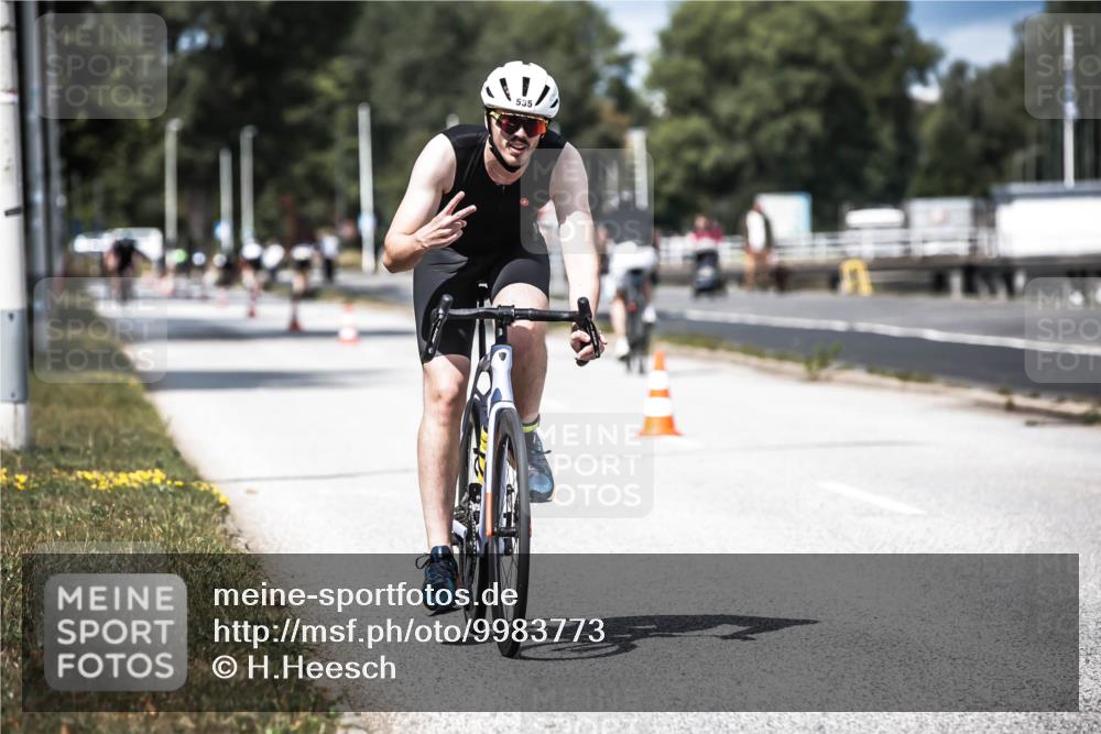 16.08.2026 - KN Förde Triathlon 2026 H.Heesch http://msf.ph/oto/9983773 16.08.2026 12:55:35 Radfahren 526, 535 meine-sportfotos.de