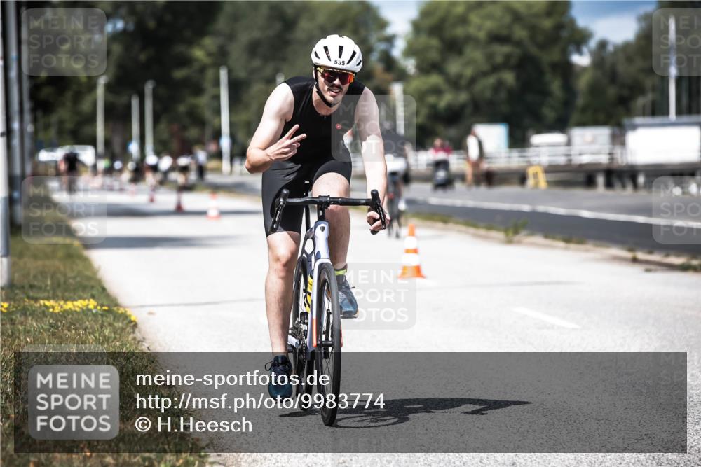 16.08.2026 - KN Förde Triathlon 2026 H.Heesch http://msf.ph/oto/9983774 16.08.2026 12:55:35 Radfahren 526, 535 meine-sportfotos.de