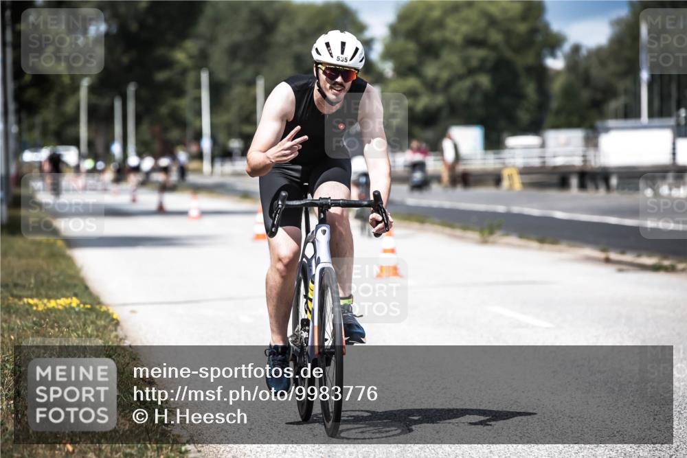 16.08.2026 - KN Förde Triathlon 2026 H.Heesch http://msf.ph/oto/9983776 16.08.2026 12:55:36 Radfahren 526, 535 meine-sportfotos.de