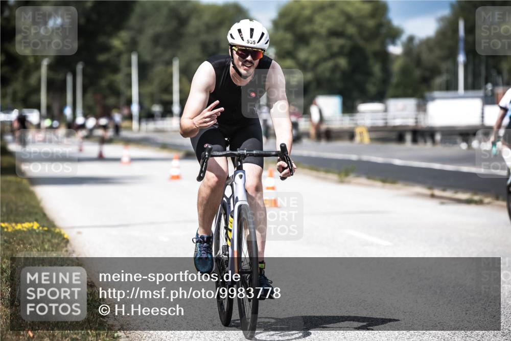16.08.2026 - KN Förde Triathlon 2026 H.Heesch http://msf.ph/oto/9983778 16.08.2026 12:55:36 Radfahren 526, 535 meine-sportfotos.de