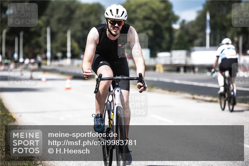16.08.2026 - KN Förde Triathlon 2026 H.Heesch http://msf.ph/oto/9983781 16.08.2026 12:55:36 Radfahren 526, 535 meine-sportfotos.de