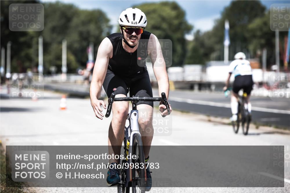 16.08.2026 - KN Förde Triathlon 2026 H.Heesch http://msf.ph/oto/9983783 16.08.2026 12:55:36 Radfahren 526, 535 meine-sportfotos.de
