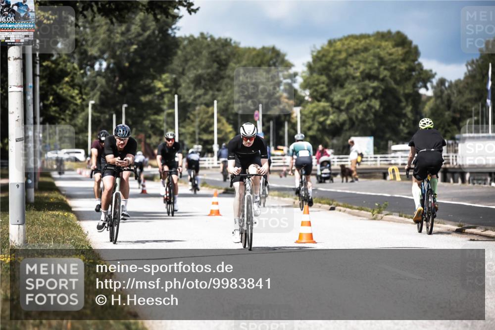 16.08.2026 - KN Förde Triathlon 2026 H.Heesch http://msf.ph/oto/9983841 16.08.2026 12:56:09 Radfahren 512, 567, 573, 585, 714 meine-sportfotos.de