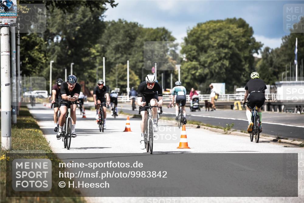 16.08.2026 - KN Förde Triathlon 2026 H.Heesch http://msf.ph/oto/9983842 16.08.2026 12:56:09 Radfahren 512, 567, 573, 585, 714 meine-sportfotos.de