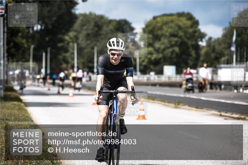 16.08.2026 - KN Förde Triathlon 2026 H.Heesch http://msf.ph/oto/9984003 16.08.2026 12:56:57 Radfahren 511, 583, 745 meine-sportfotos.de