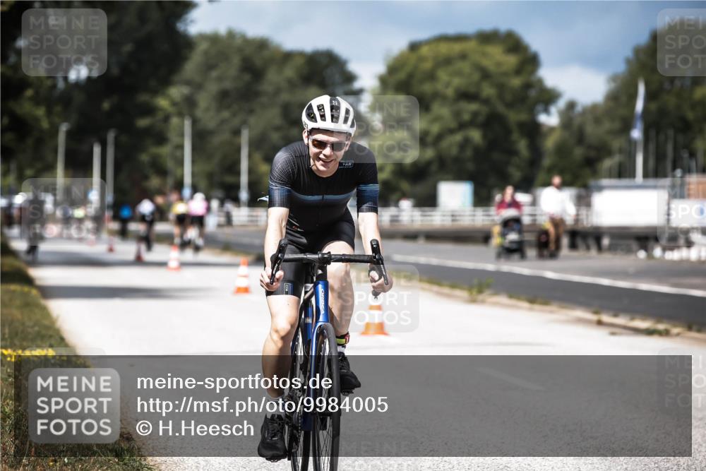 16.08.2026 - KN Förde Triathlon 2026 H.Heesch http://msf.ph/oto/9984005 16.08.2026 12:56:57 Radfahren 511, 583, 745 meine-sportfotos.de