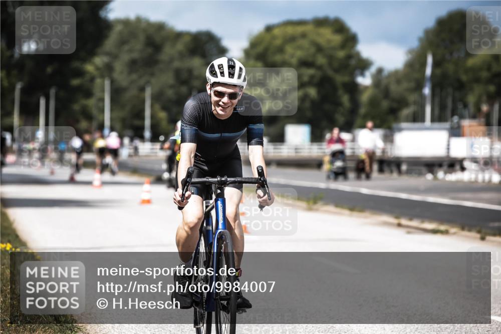 16.08.2026 - KN Förde Triathlon 2026 H.Heesch http://msf.ph/oto/9984007 16.08.2026 12:56:57 Radfahren 511, 583, 745 meine-sportfotos.de